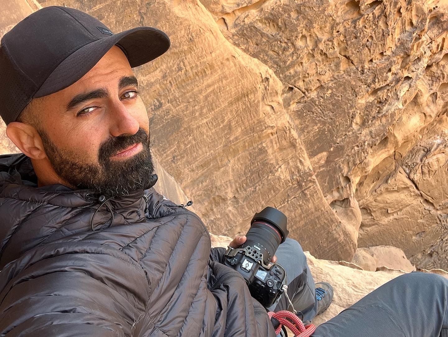 Juan Miguel Ponce, director de MediaPS, rodando en el desierto de Jordania con el equipo de la expedición FEDME